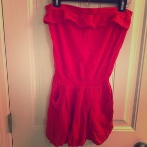 Red linen strapless romper ❤️
